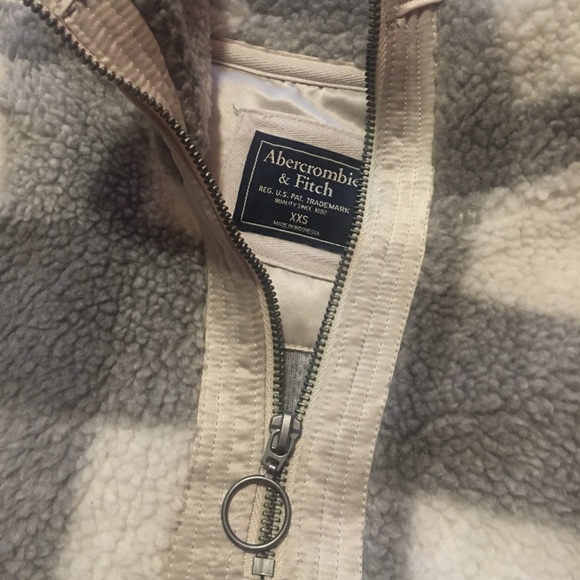 Abercrombie & Fitch Half-Zip Sherpa Fleece - Picture 3 of 5